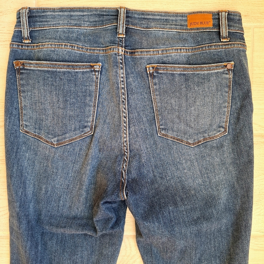 Judy Blue Mid-Rise Skinny Capri Fit Jeans Medium Wash - Size 11/30 Raw Edge Cuff - Picture 7 of 8